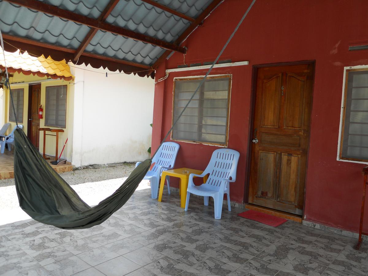 Rainbow Lodge Pantai Cenang  Extérieur photo